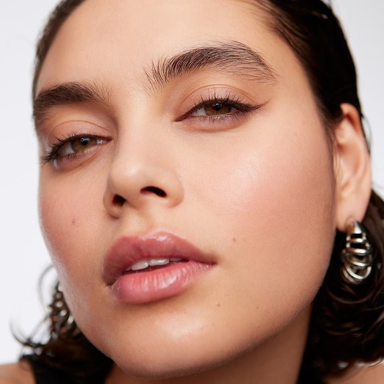 🔥Kaufe eins, erhalte eins gratis!🌟 【24-Stunden-Garantie】1440 Minuten wischfester Eyeliner | Präzise Definition, ganztägiger Halt, wischfestes Make-up-Duo 🌟