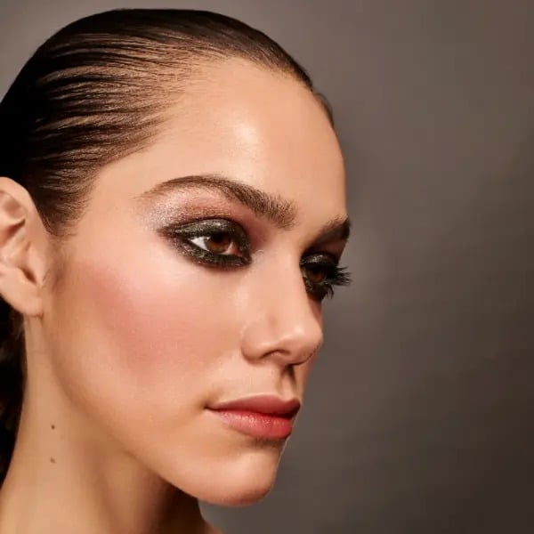 🔥Kaufe eins, erhalte eins gratis!🌟 【24-Stunden-Garantie】1440 Minuten wischfester Eyeliner | Präzise Definition, ganztägiger Halt, wischfestes Make-up-Duo 🌟