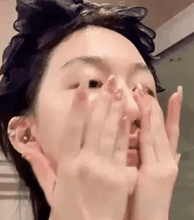 🔥KAUFEN SIE 1 UND ERHALTEN SIE 1 GRATIS🔥Straffendes Anti-Falten-Serum